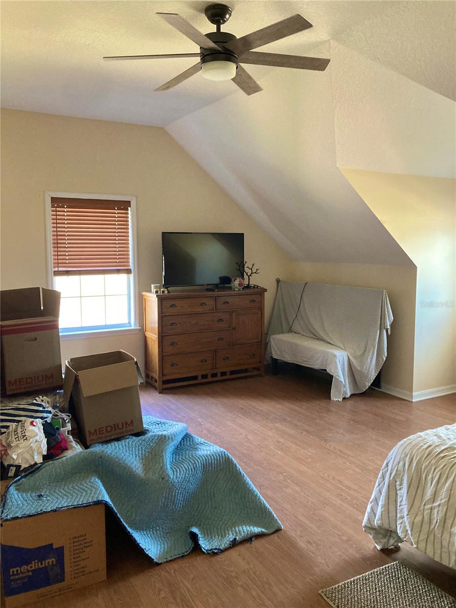 Image 40 of 49 For 7 Whitehall Court