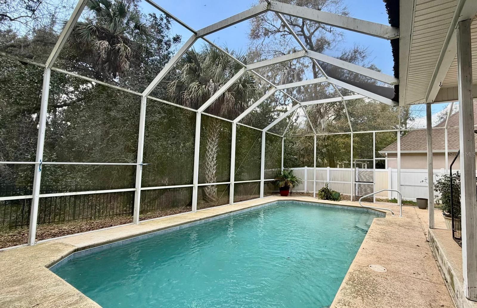 Image 43 of 49 For 7 Whitehall Court