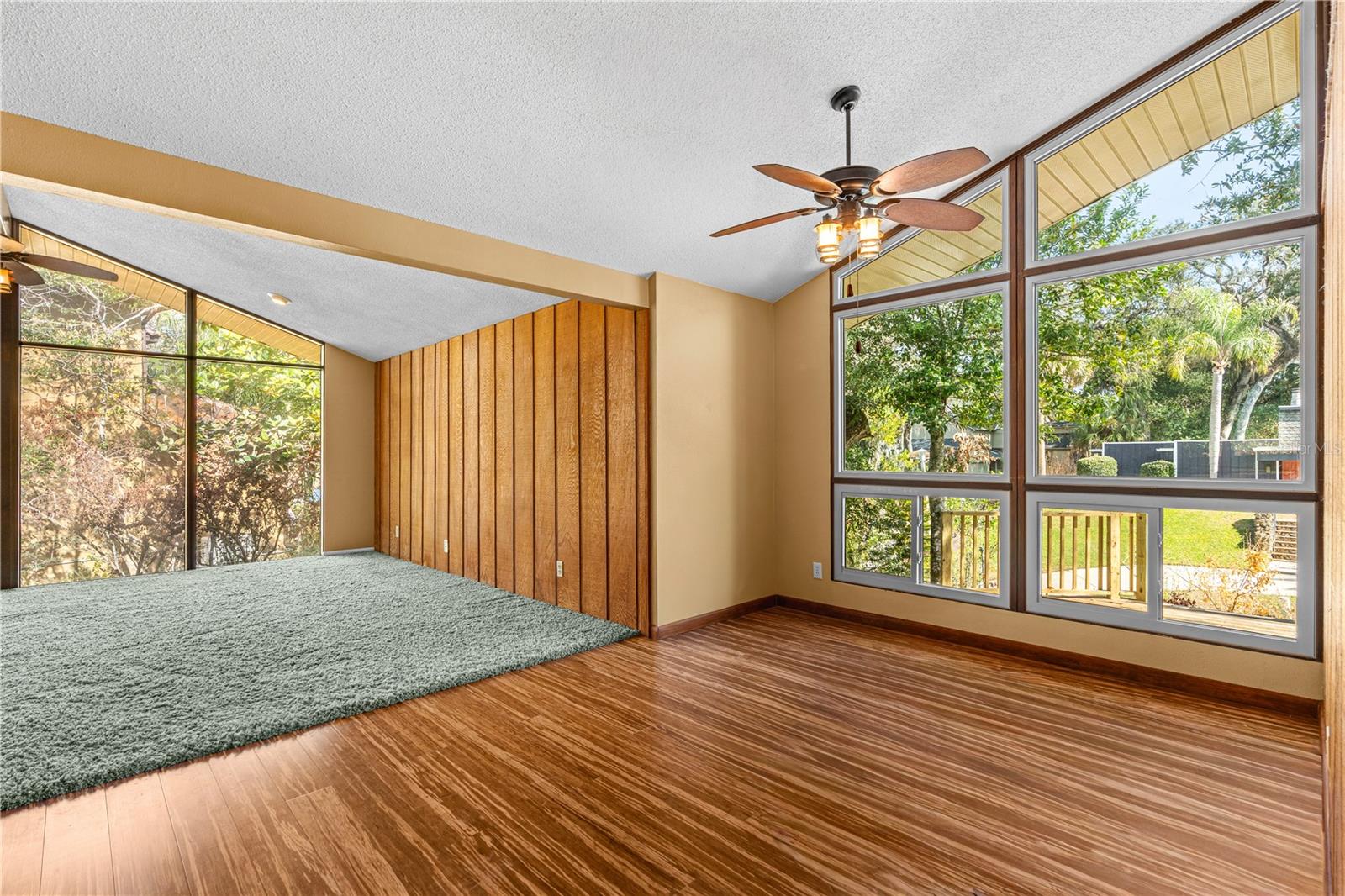 Image 13 of 68 For 32 Pebble Beach Drive