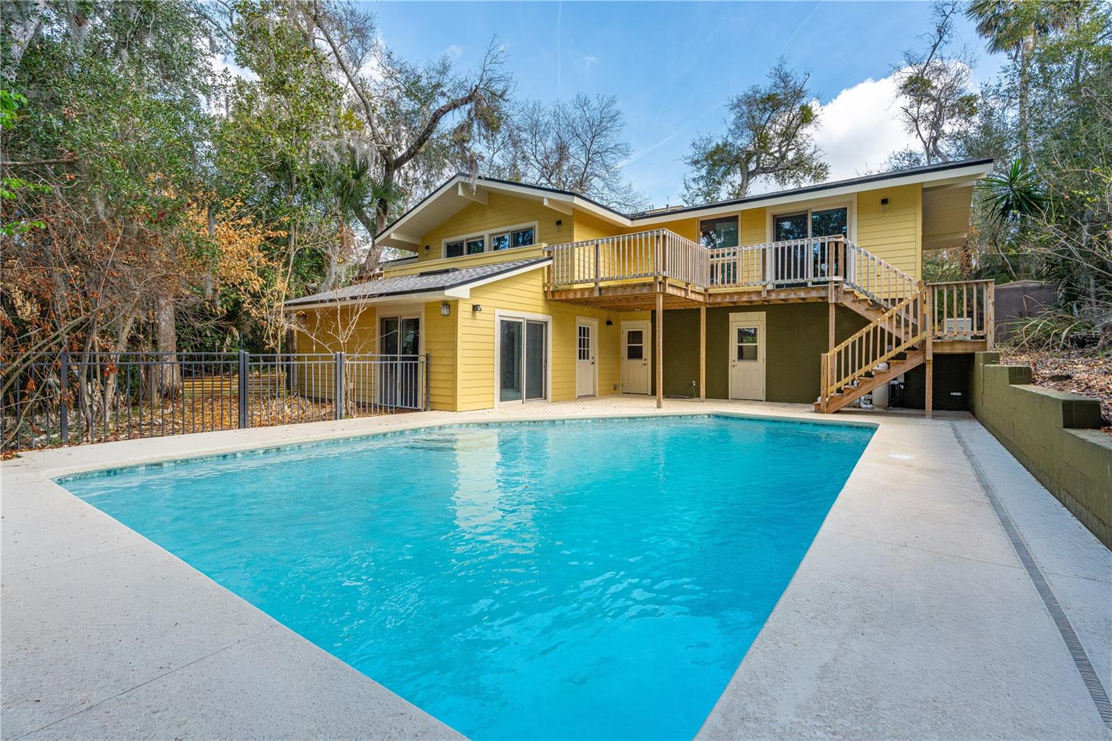 Image 6 of 68 For 32 Pebble Beach Drive