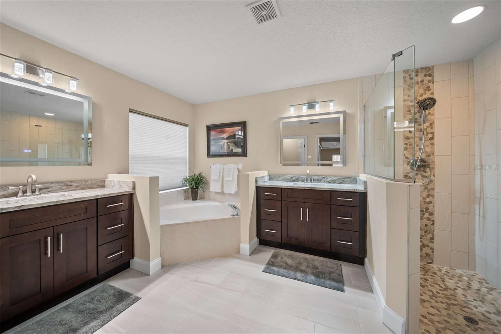 Image 16 of 28 For 11 Riviera Estates Court