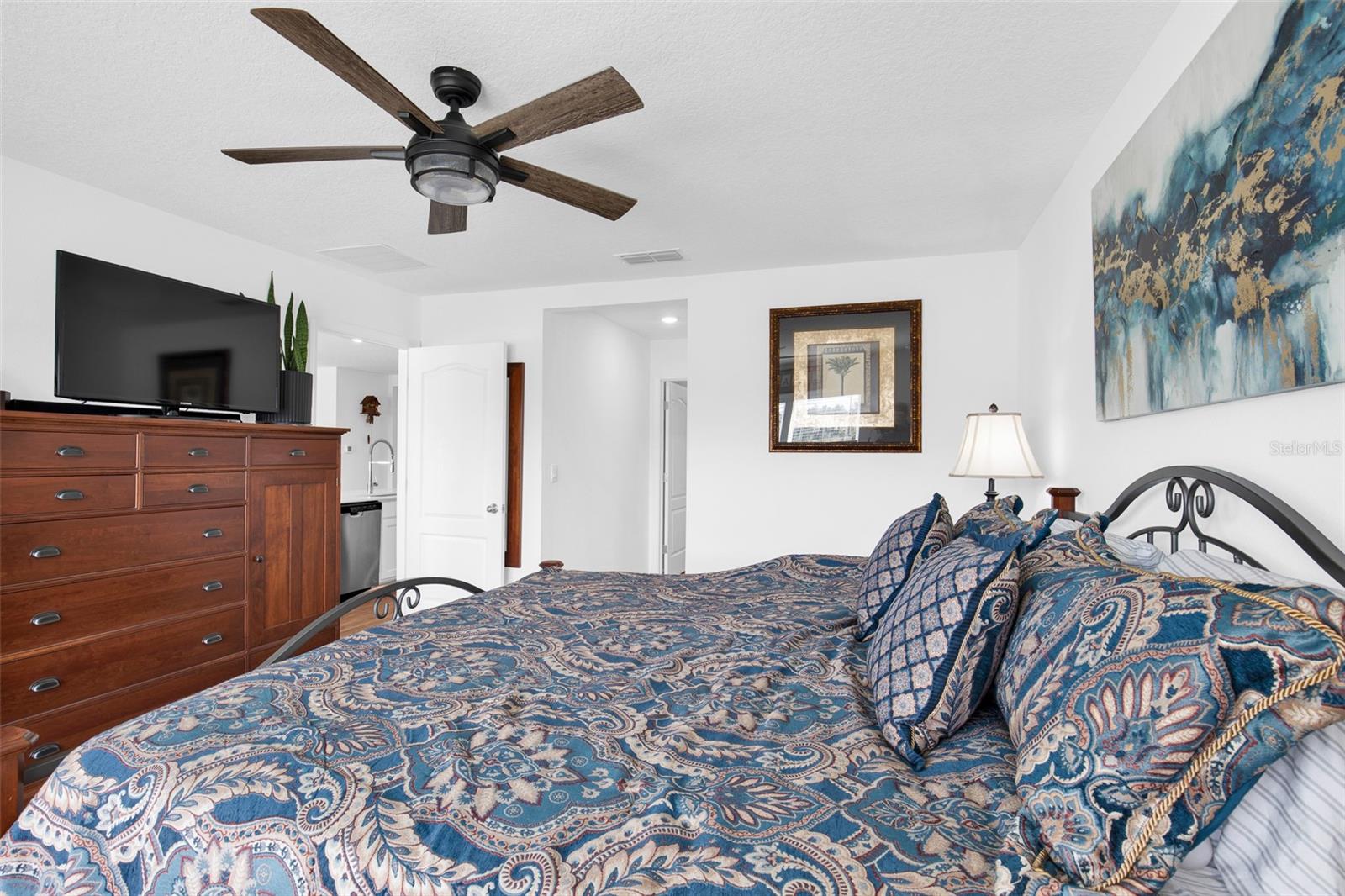 Image 23 of 71 For 2 Springwood Drive