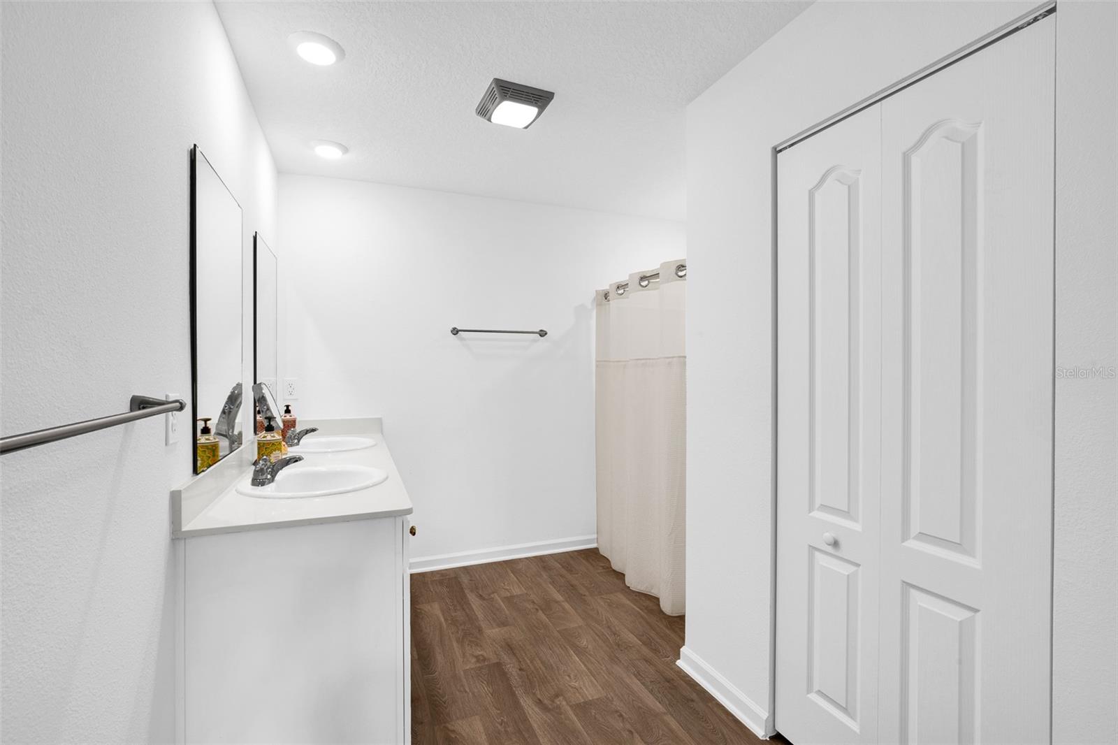 Image 24 of 71 For 2 Springwood Drive