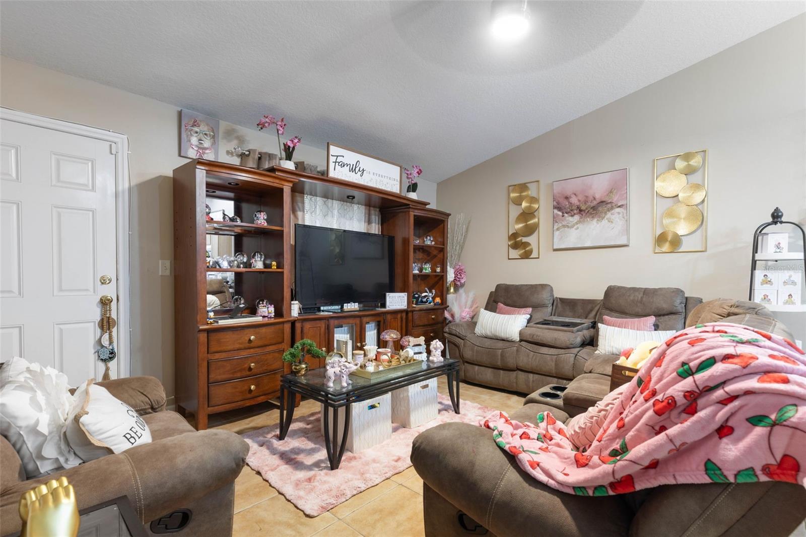 Image 10 of 36 For 18 Regina Lane A & B