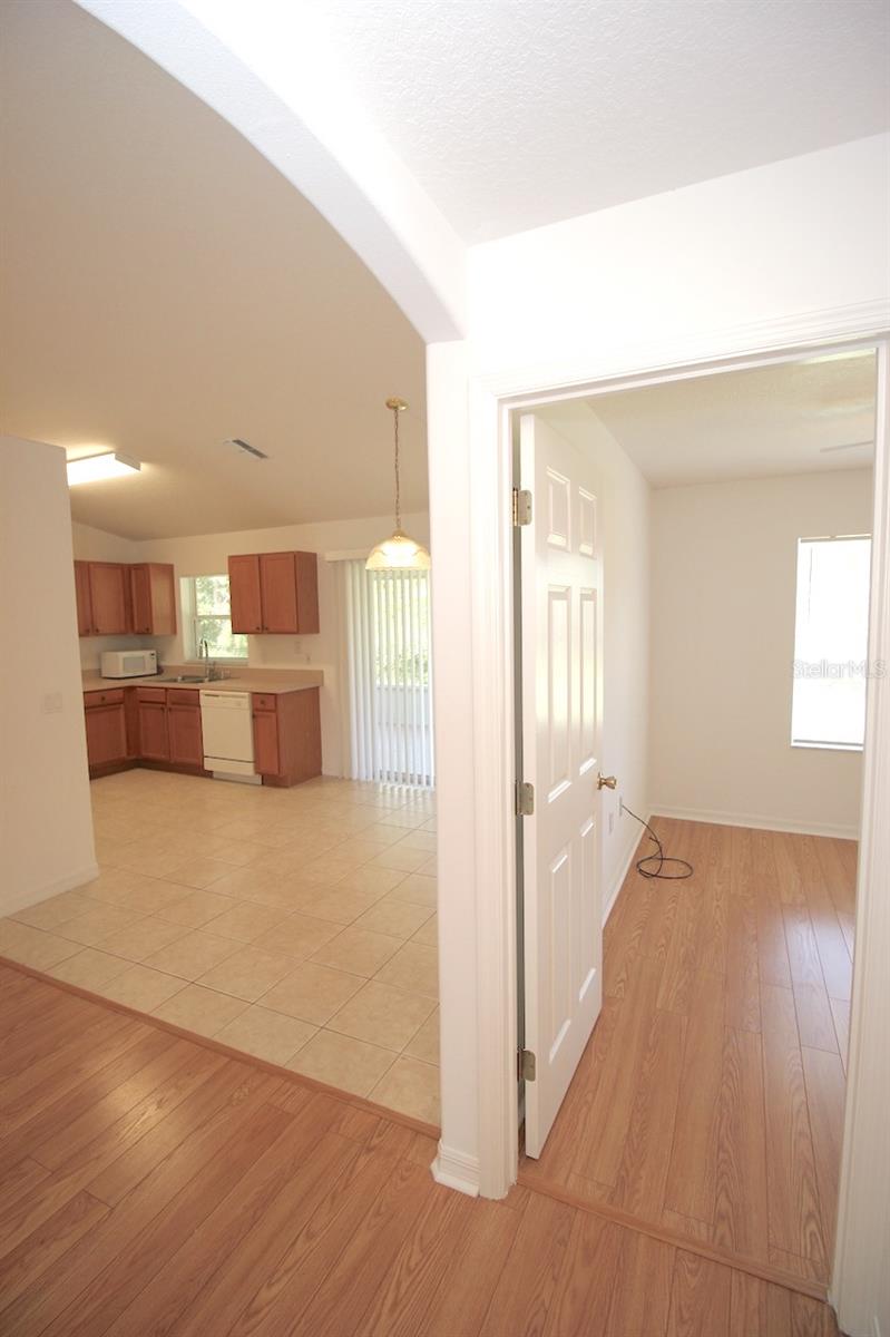 Image 16 of 27 For 4 Whee Place