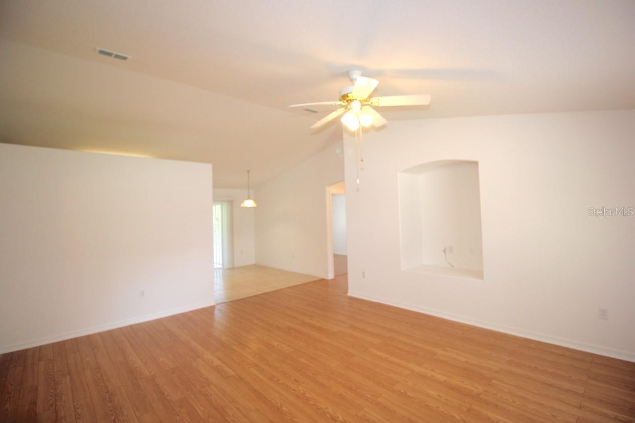 Image 4 of 27 For 4 Whee Place