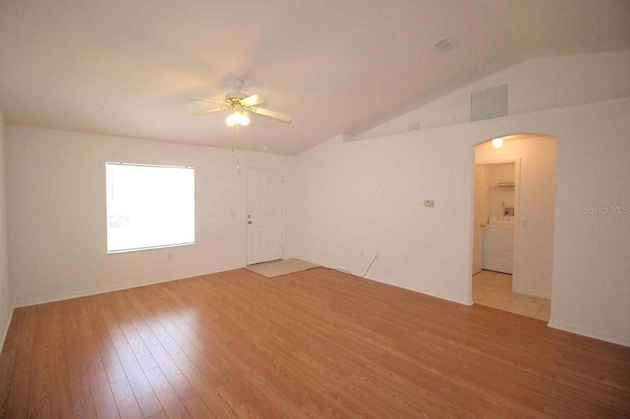 Image 6 of 27 For 4 Whee Place