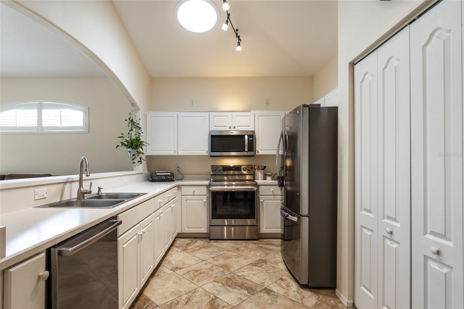 Image 8 of 20 For 28 Veranda Way 28