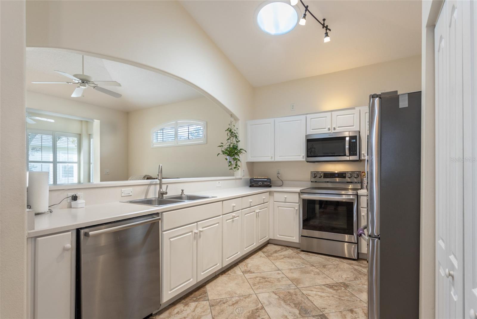 Image 9 of 20 For 28 Veranda Way 28