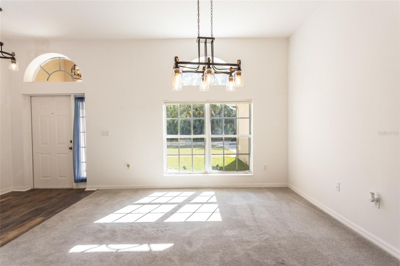 Image 17 of 49 For 65 Blare Drive