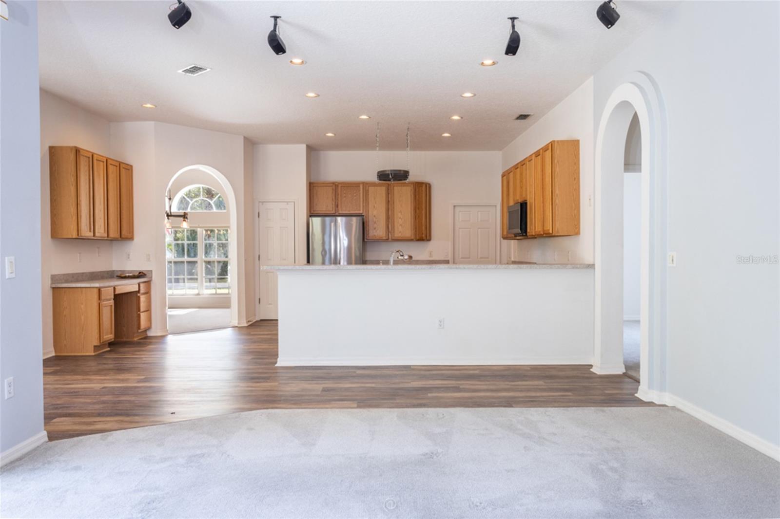 Image 4 of 49 For 65 Blare Drive