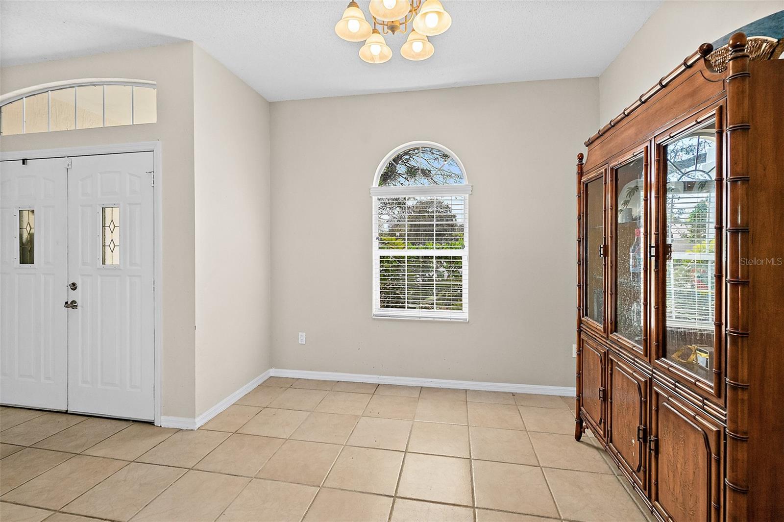 Image 10 of 66 For 28 Montauk Lane