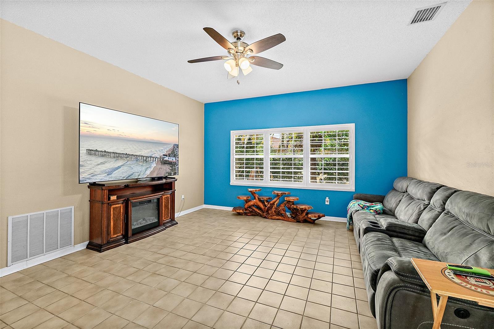 Image 12 of 66 For 28 Montauk Lane