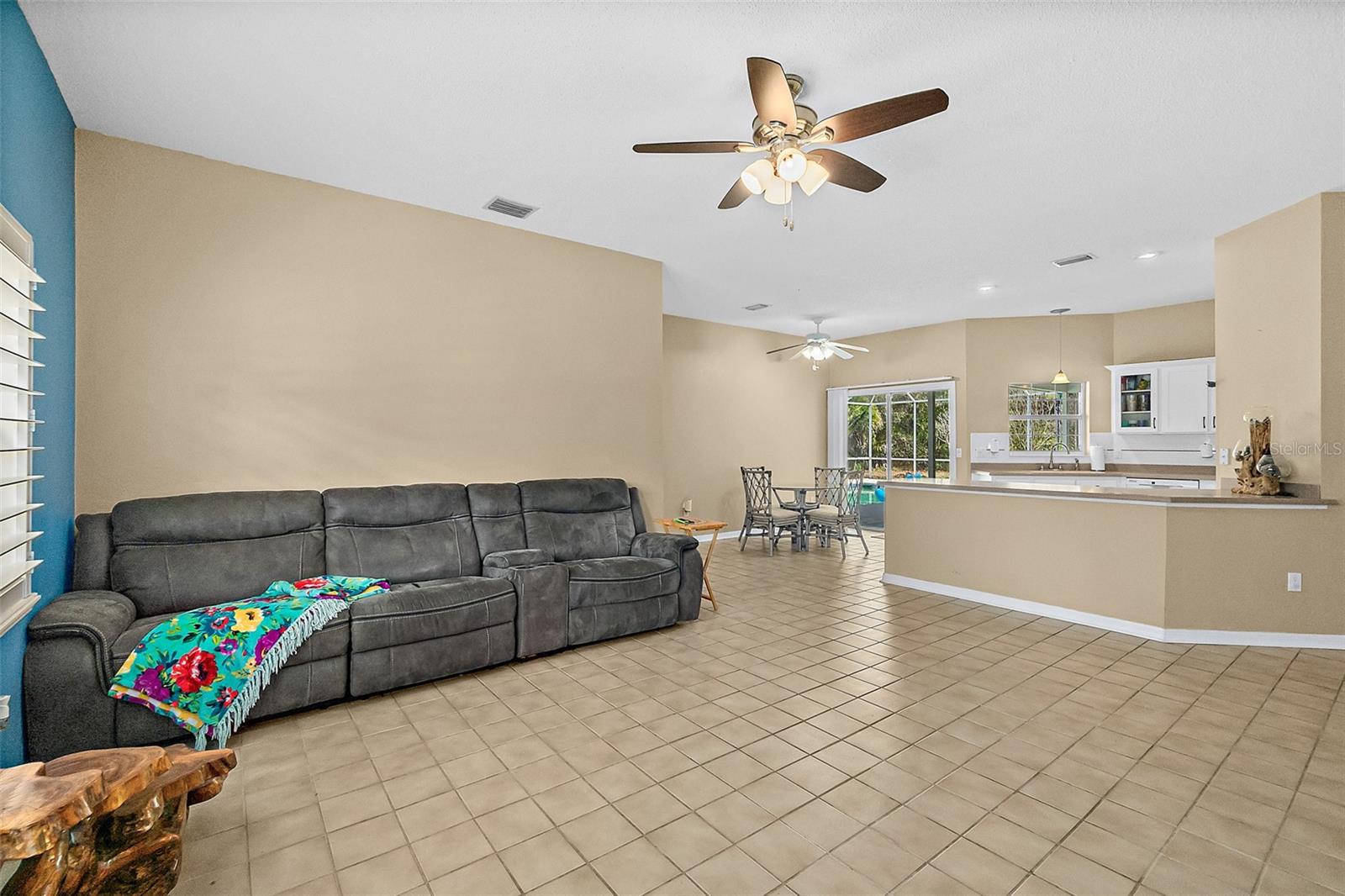 Image 13 of 66 For 28 Montauk Lane