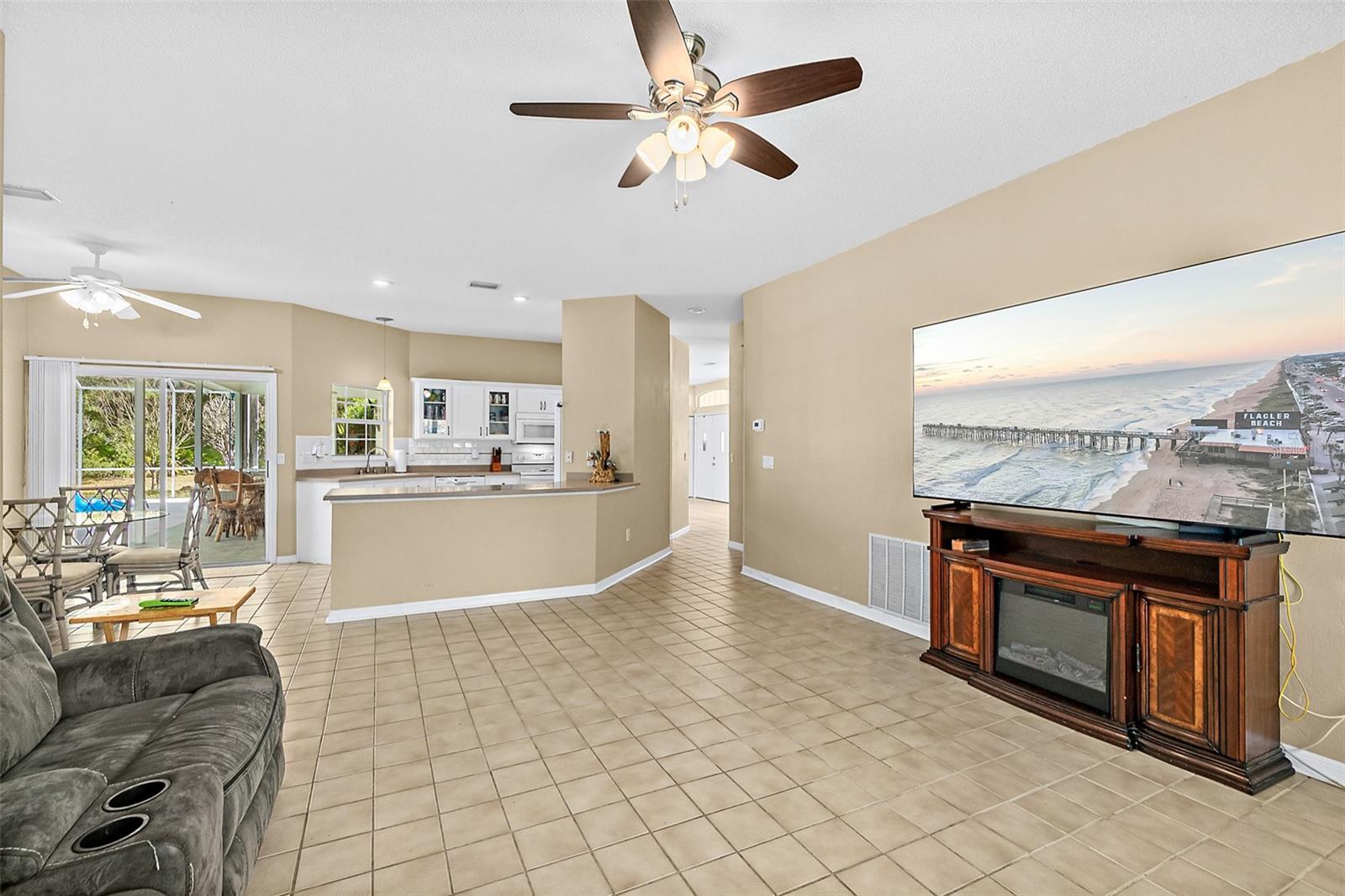 Image 14 of 66 For 28 Montauk Lane