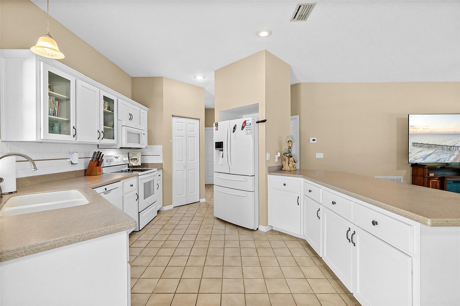 Image 17 of 66 For 28 Montauk Lane