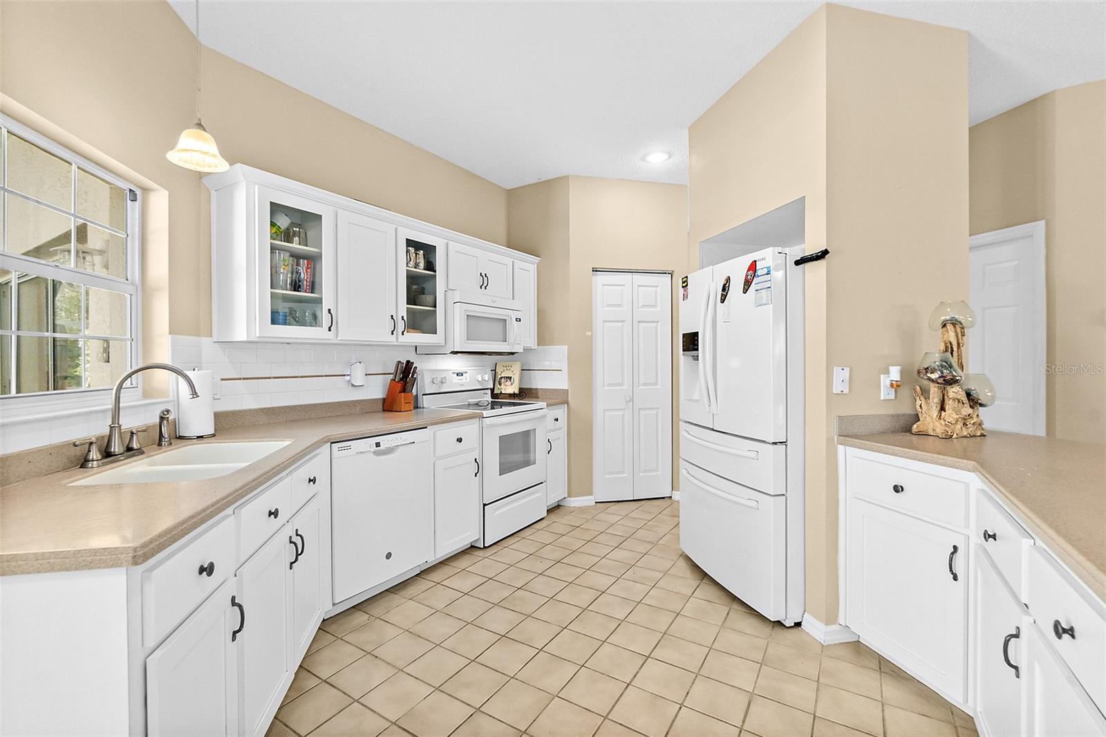 Image 18 of 66 For 28 Montauk Lane