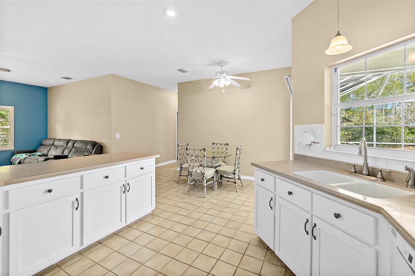 Image 20 of 66 For 28 Montauk Lane