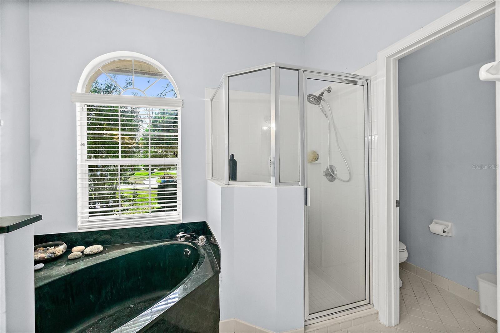 Image 28 of 66 For 28 Montauk Lane