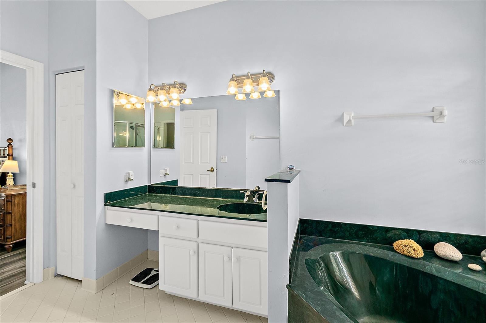 Image 29 of 66 For 28 Montauk Lane