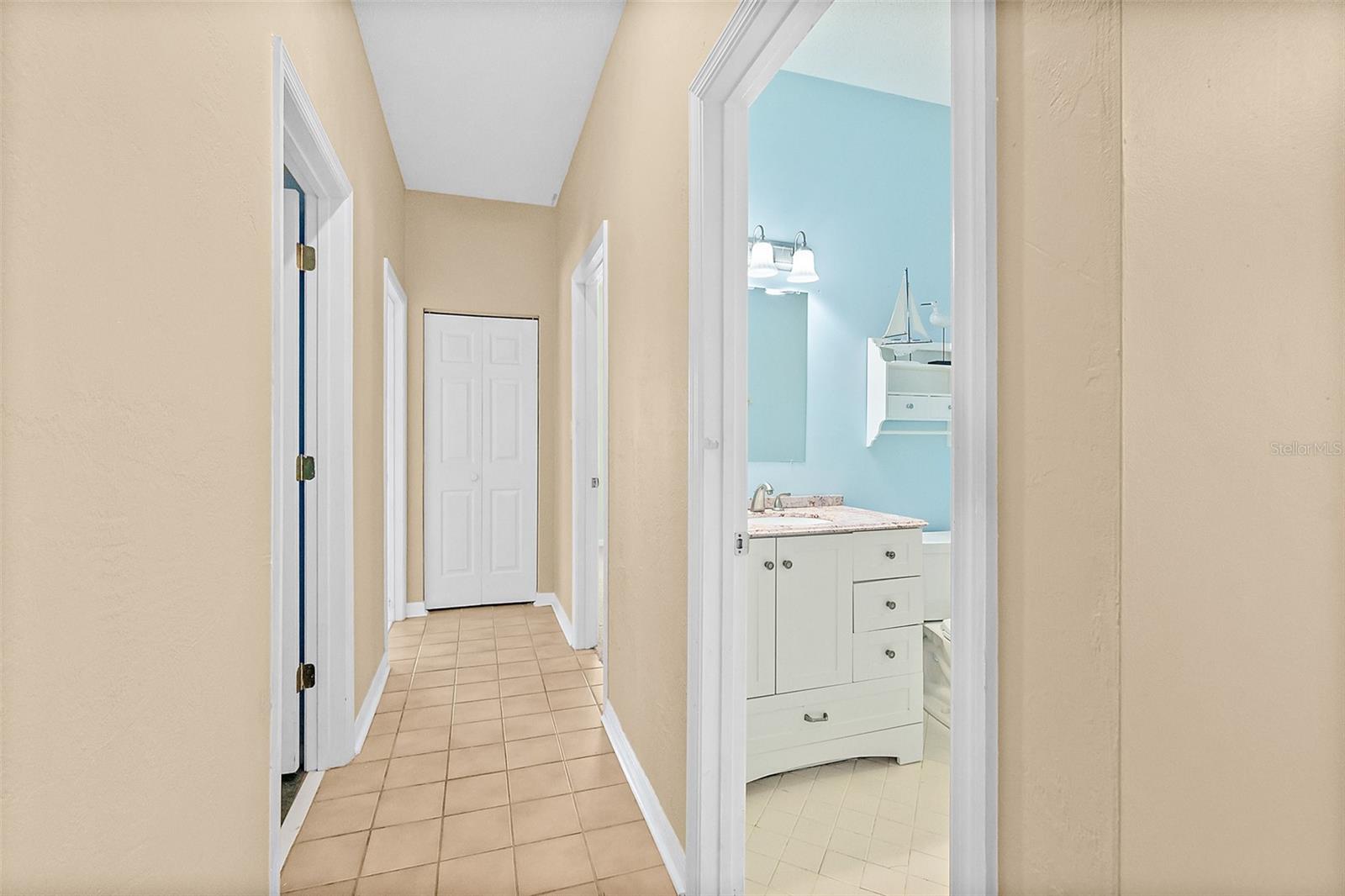 Image 30 of 66 For 28 Montauk Lane