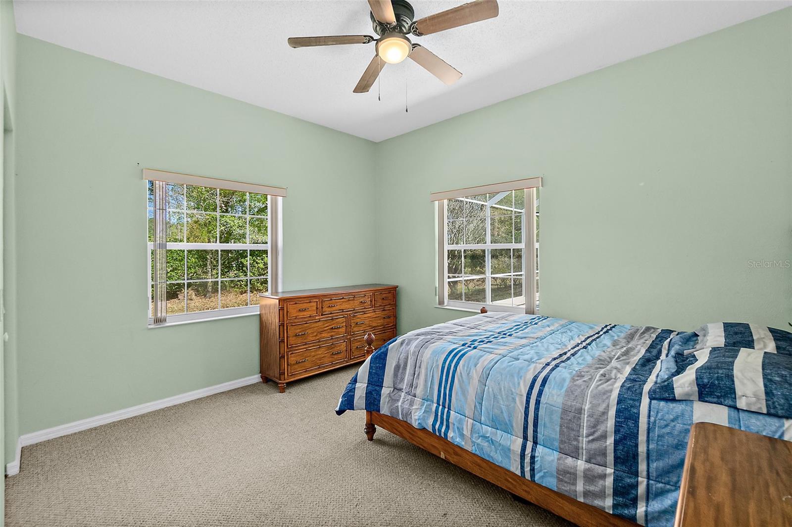 Image 31 of 66 For 28 Montauk Lane