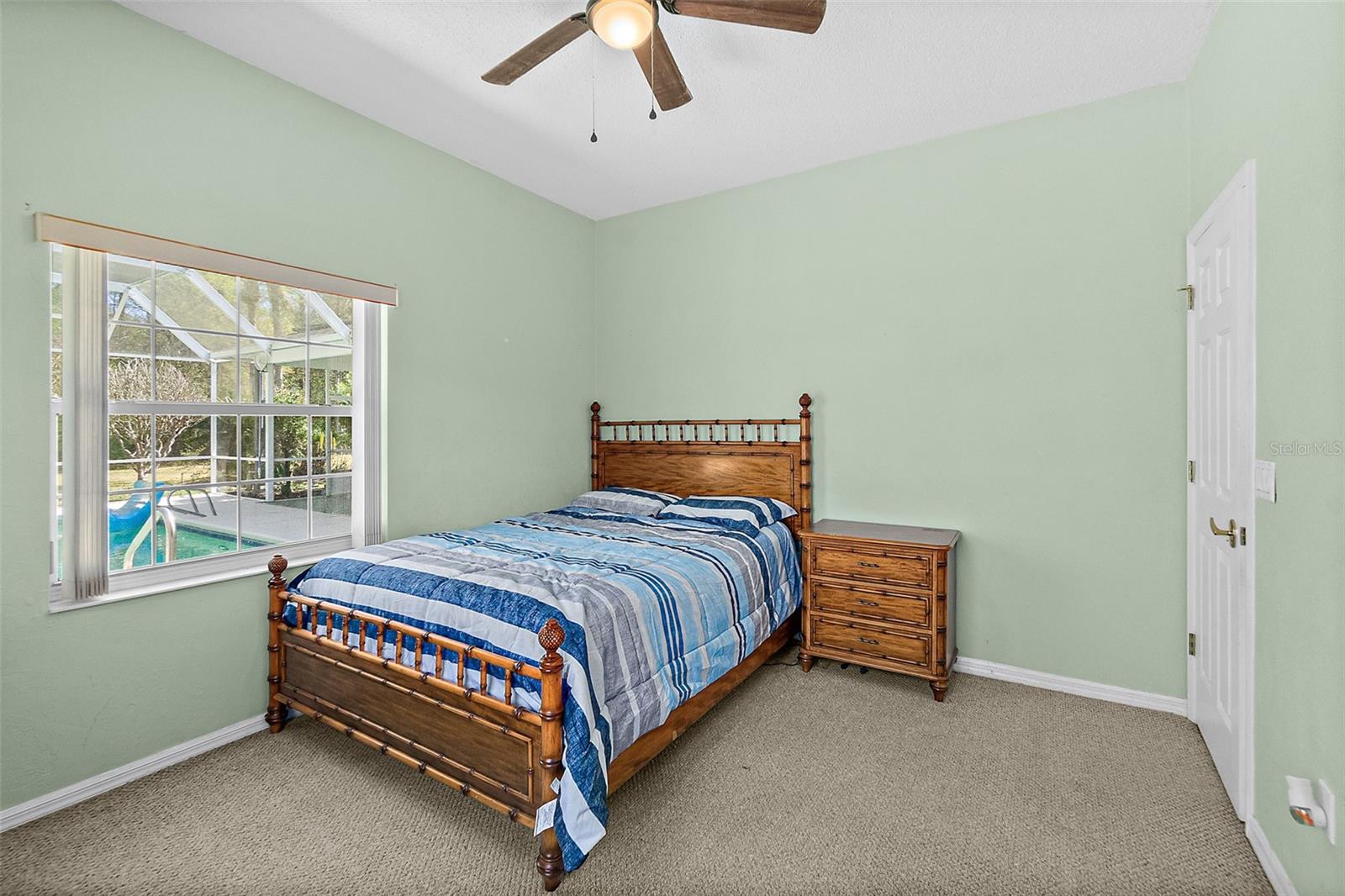 Image 32 of 66 For 28 Montauk Lane