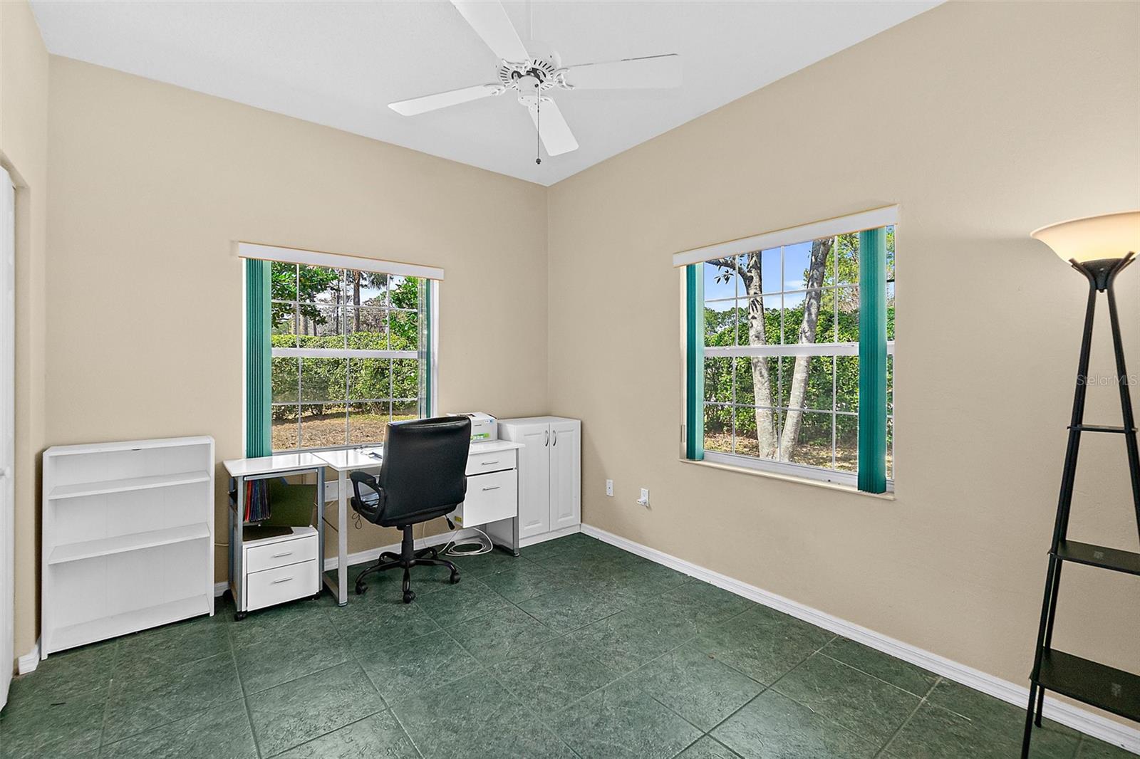 Image 35 of 66 For 28 Montauk Lane