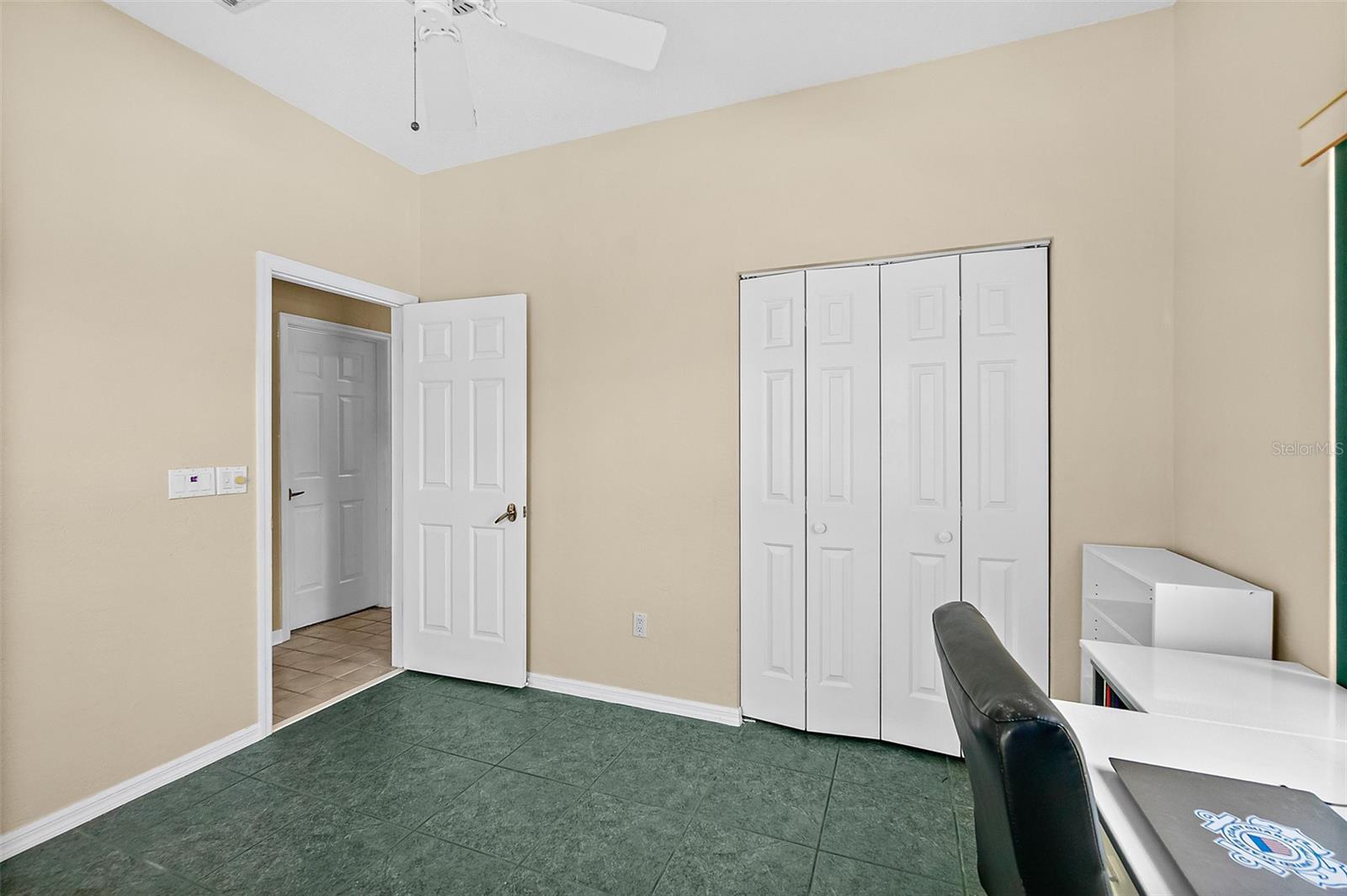 Image 36 of 66 For 28 Montauk Lane