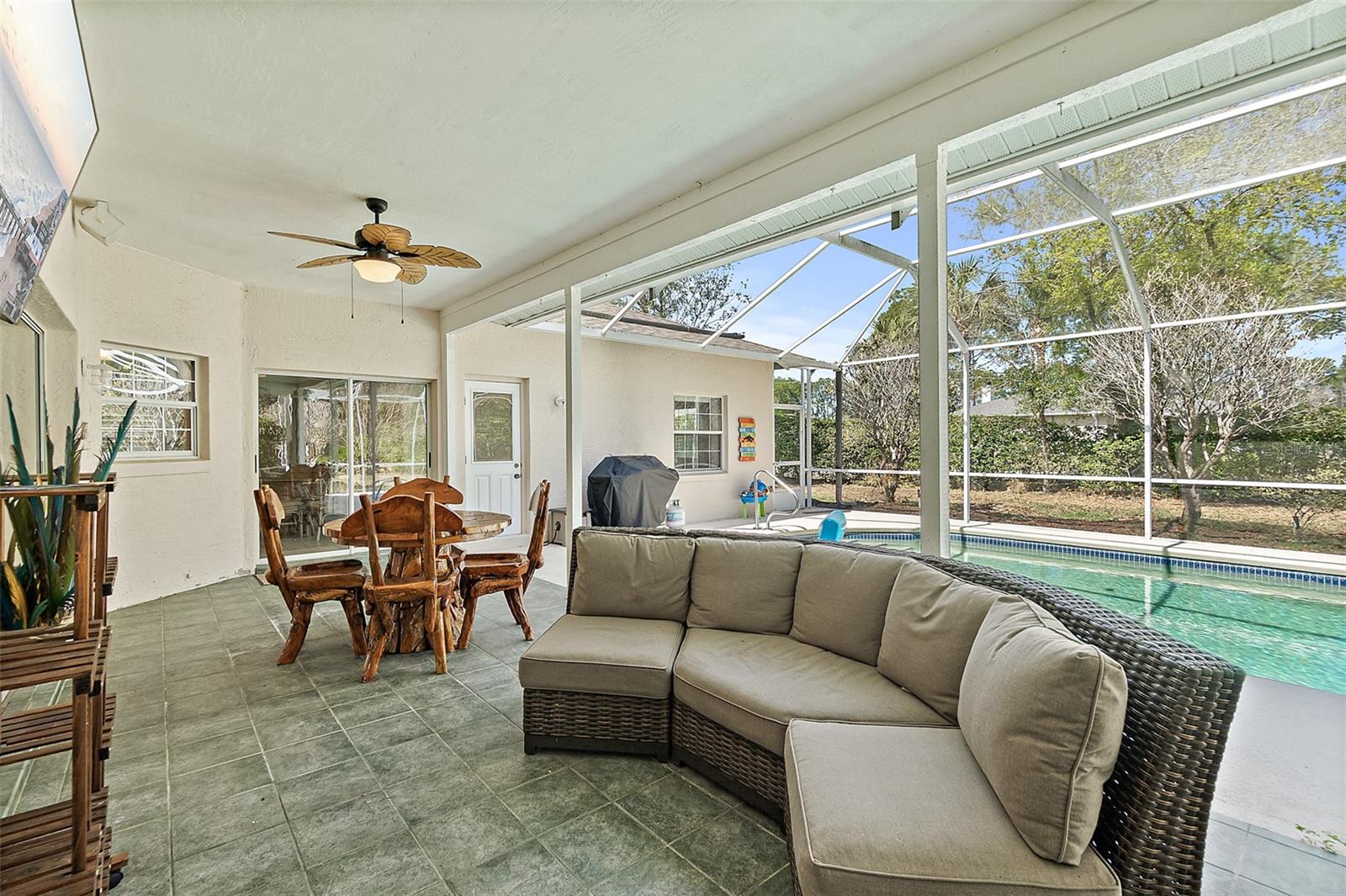 Image 40 of 66 For 28 Montauk Lane