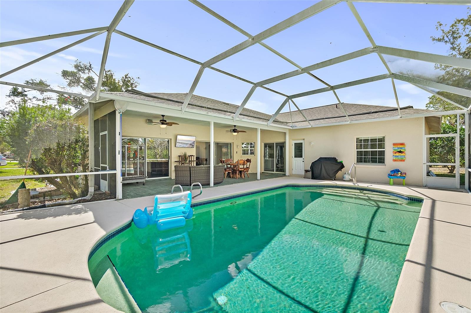 Image 43 of 66 For 28 Montauk Lane