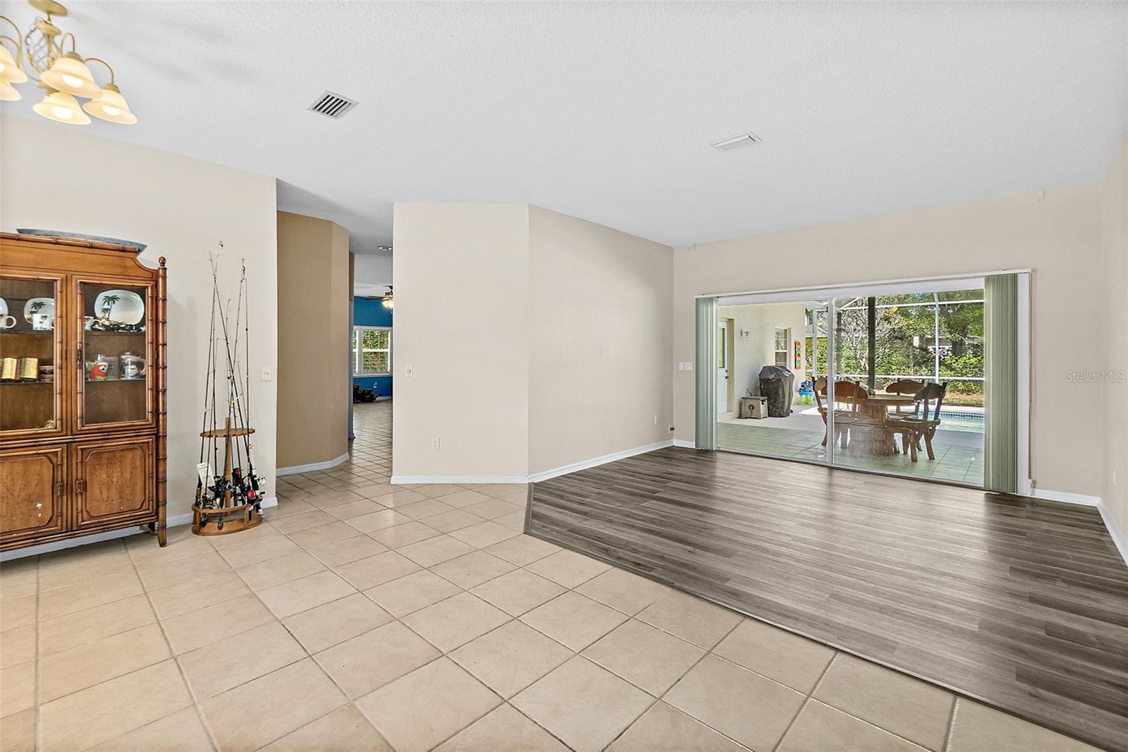 Image 5 of 66 For 28 Montauk Lane