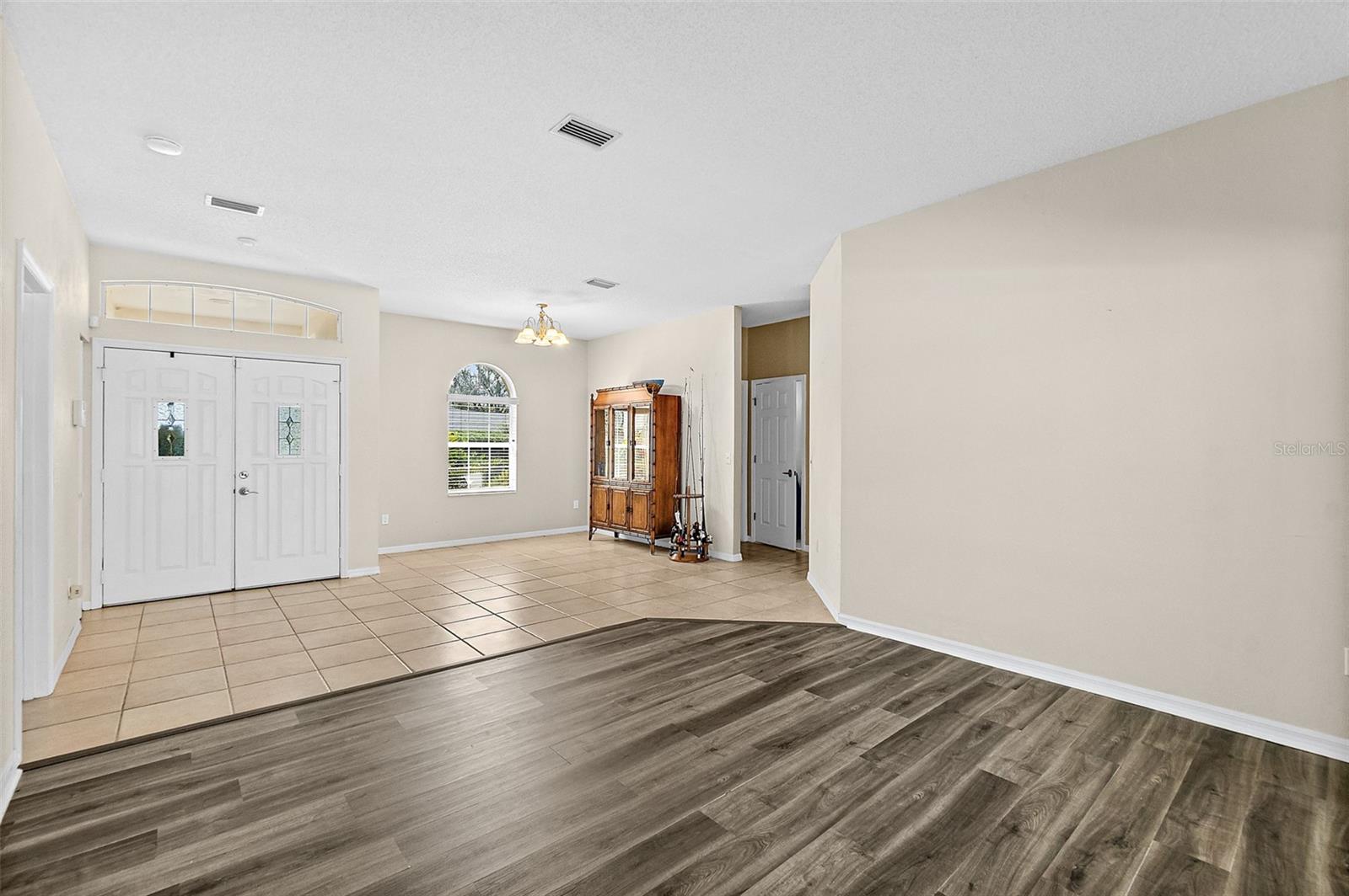 Image 7 of 66 For 28 Montauk Lane