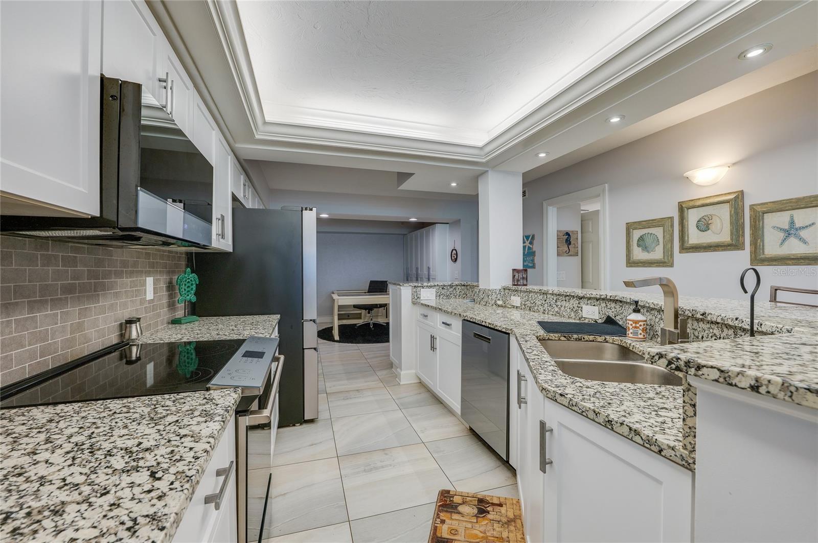 Image 8 of 37 For 4575 Atlantic Avenue 6304