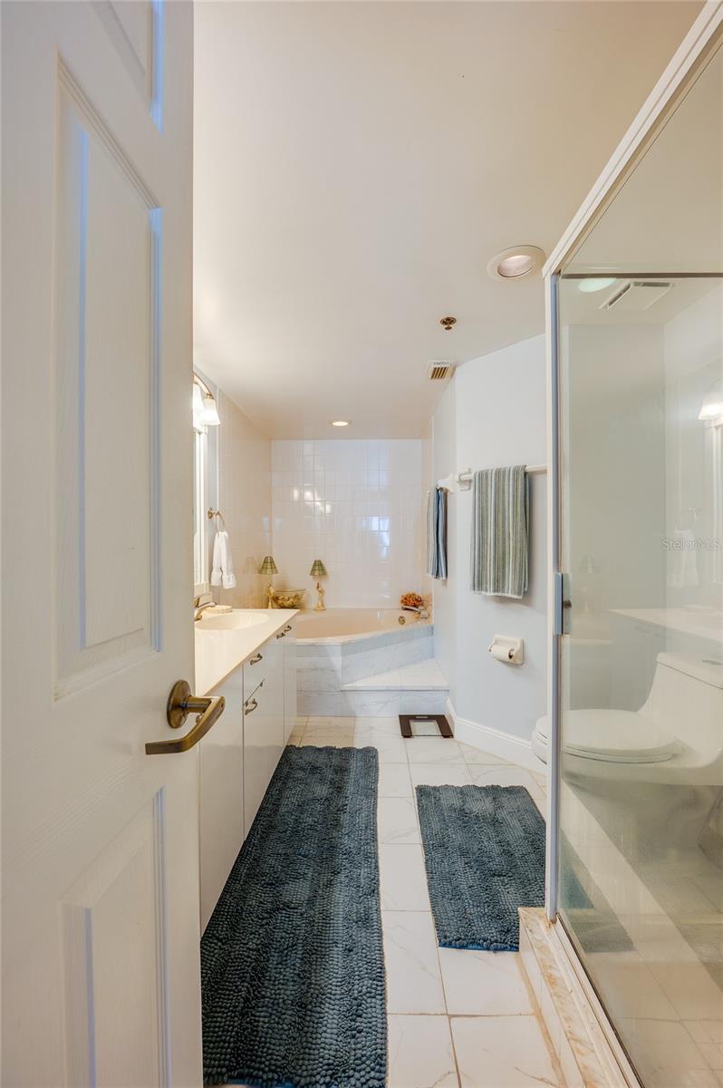 Image 17 of 30 For 4535 Atlantic Avenue 2605