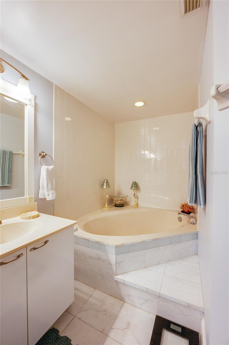 Image 18 of 30 For 4535 Atlantic Avenue 2605