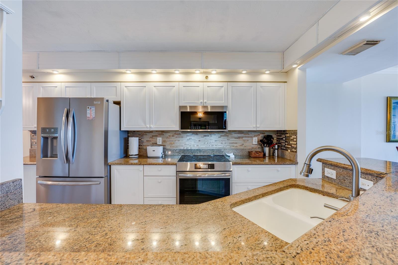 Image 7 of 30 For 4535 Atlantic Avenue 2605