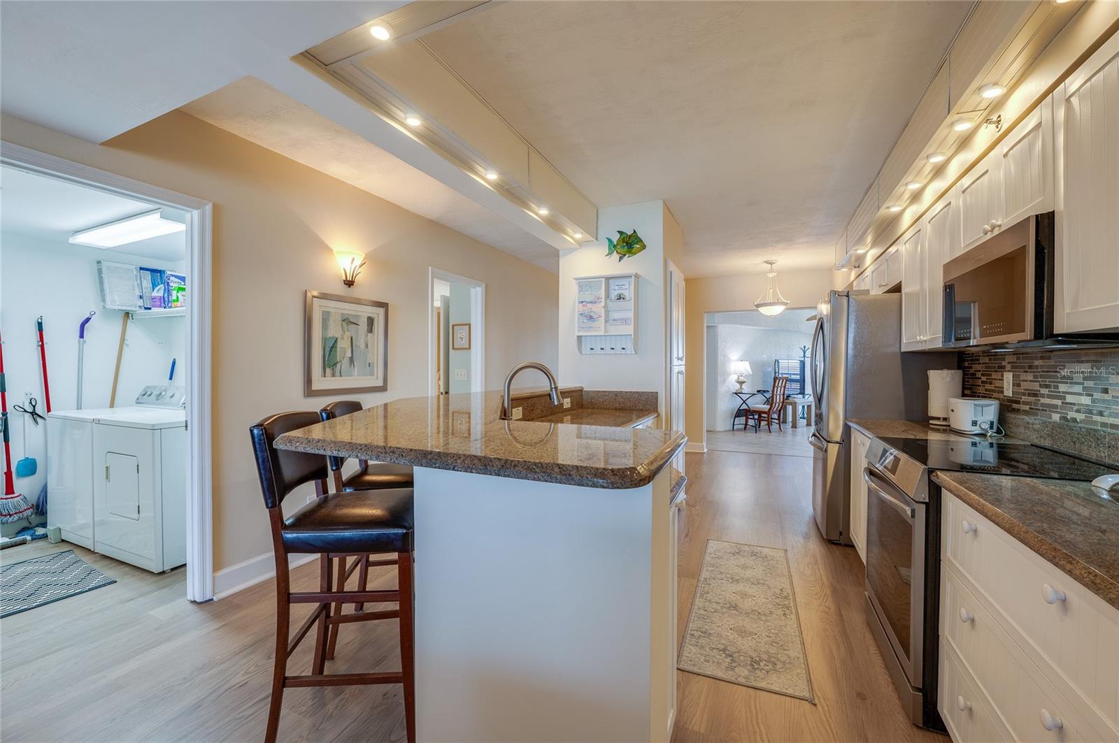 Image 8 of 30 For 4535 Atlantic Avenue 2605