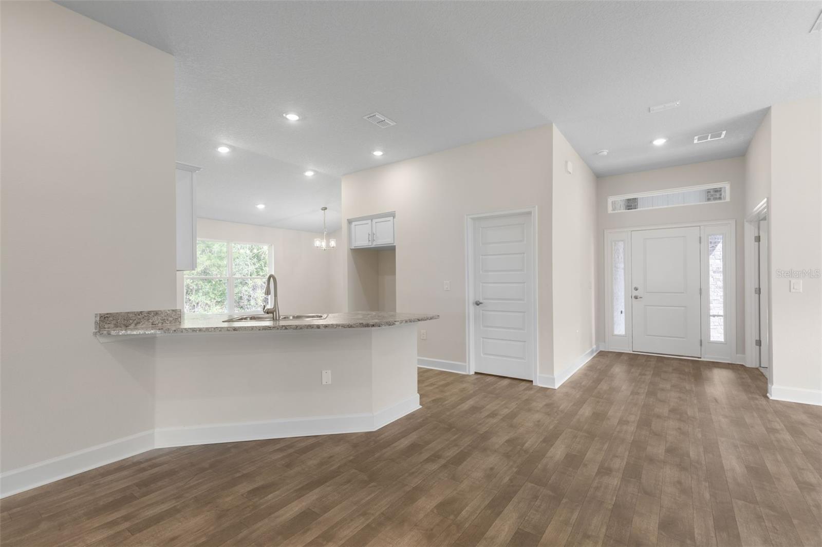 Image 12 of 39 For 7 Zircon Court