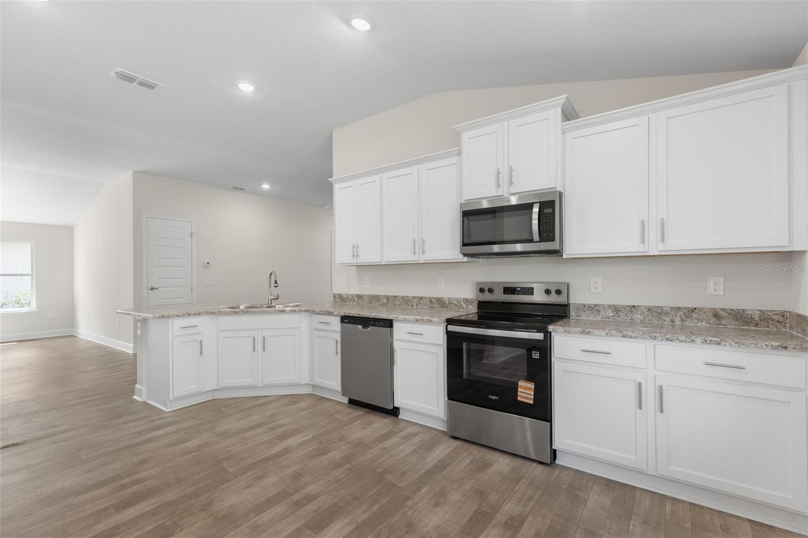 Image 15 of 39 For 7 Zircon Court