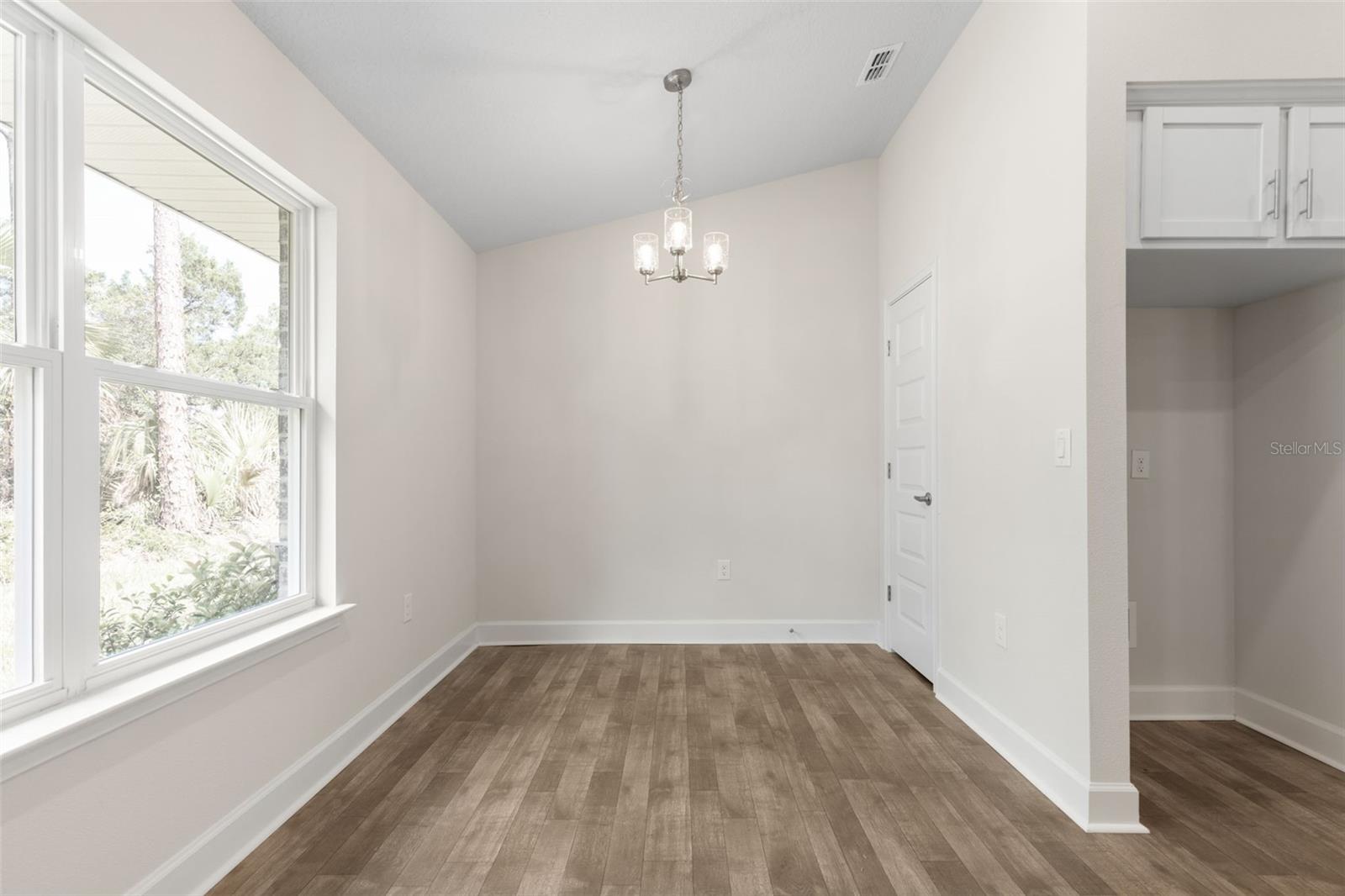 Image 18 of 39 For 7 Zircon Court