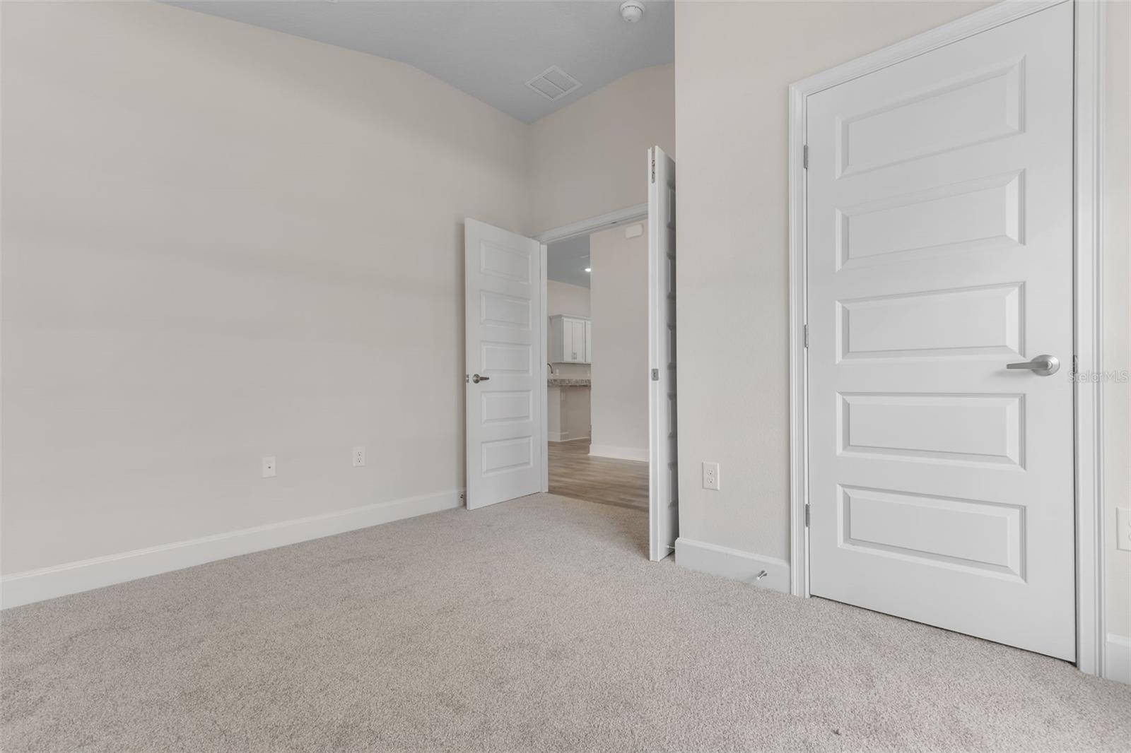 Image 22 of 39 For 7 Zircon Court