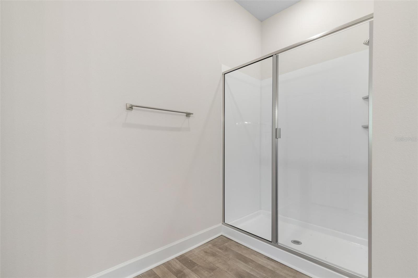 Image 28 of 39 For 7 Zircon Court