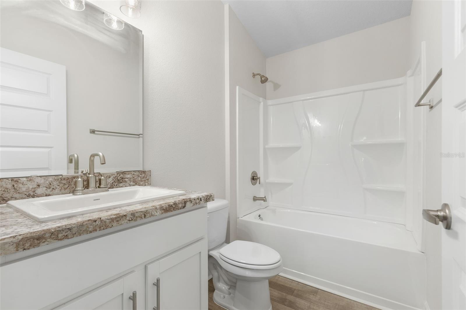 Image 32 of 39 For 7 Zircon Court