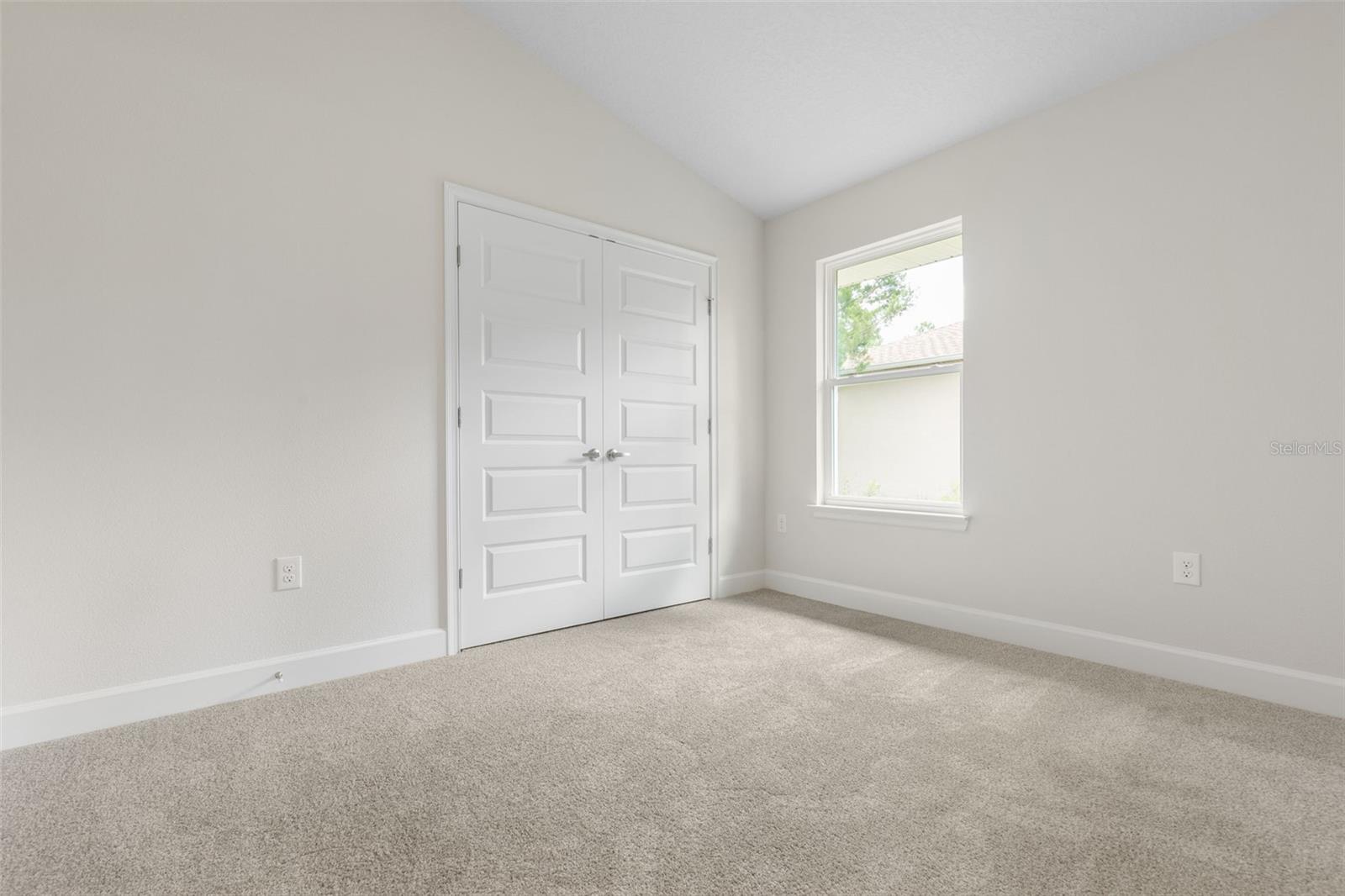 Image 33 of 39 For 7 Zircon Court