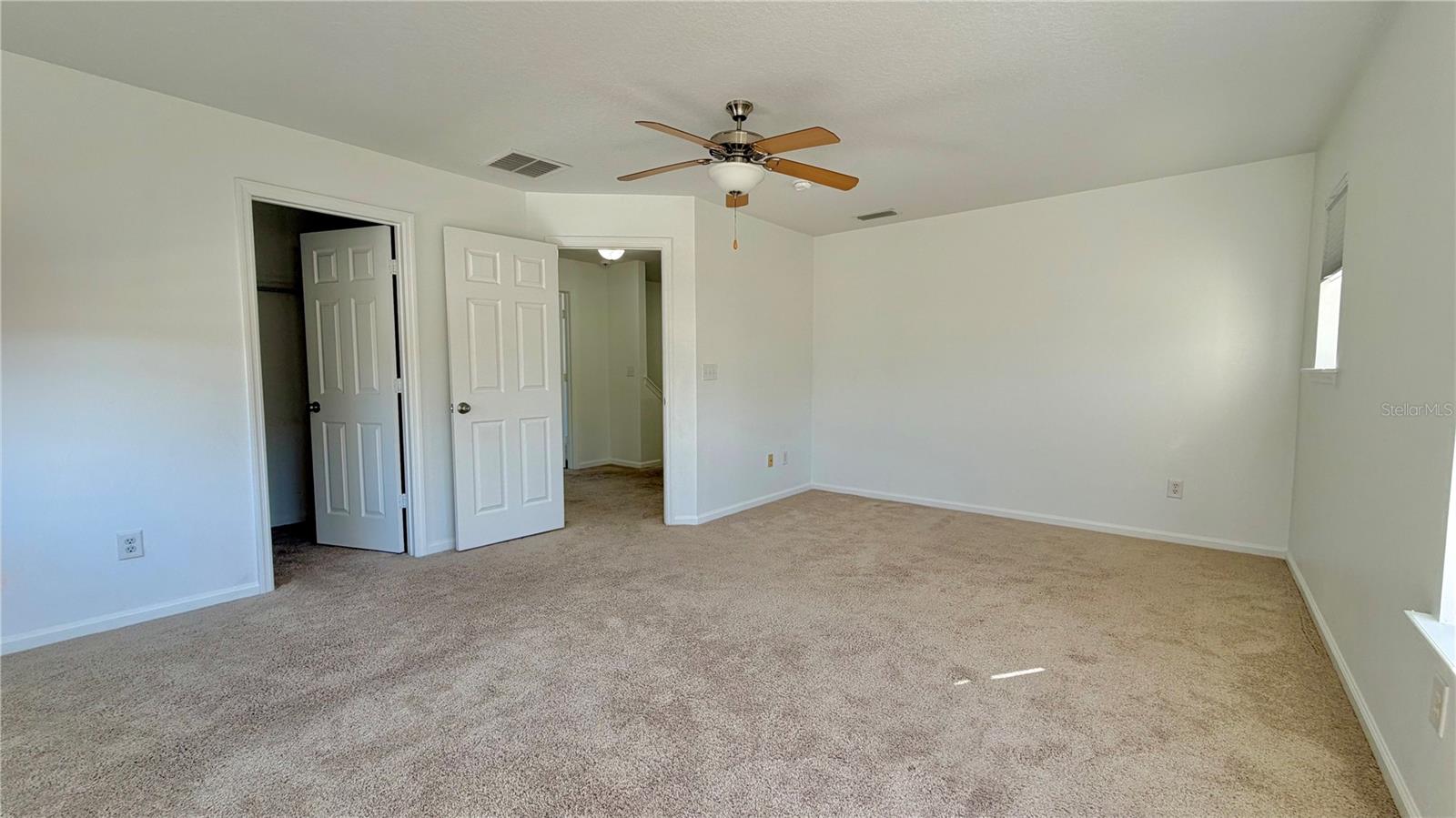 Image 19 of 25 For 8 Perrotti Lane