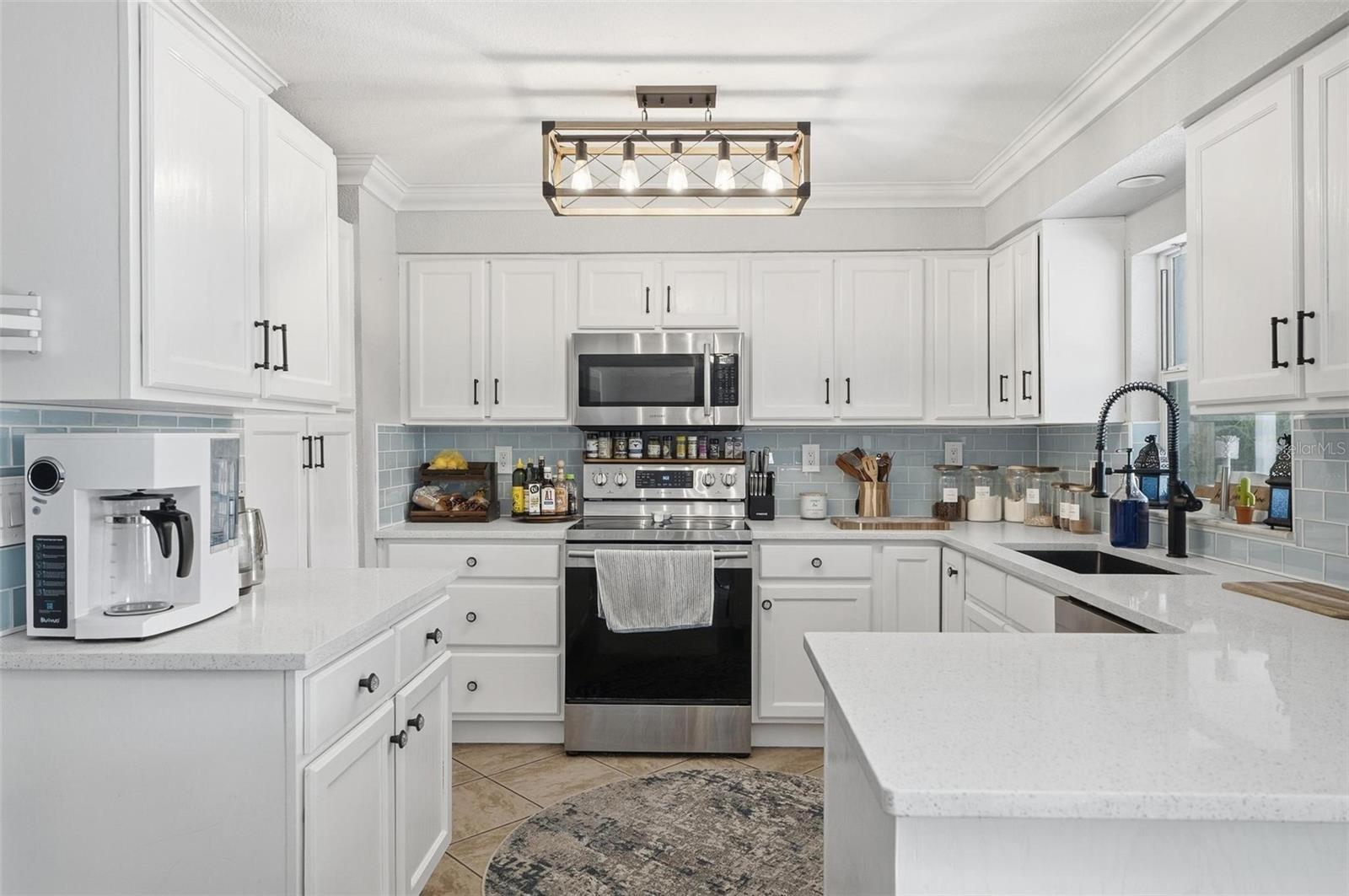 Image 11 of 52 For 428 Longwood Circle