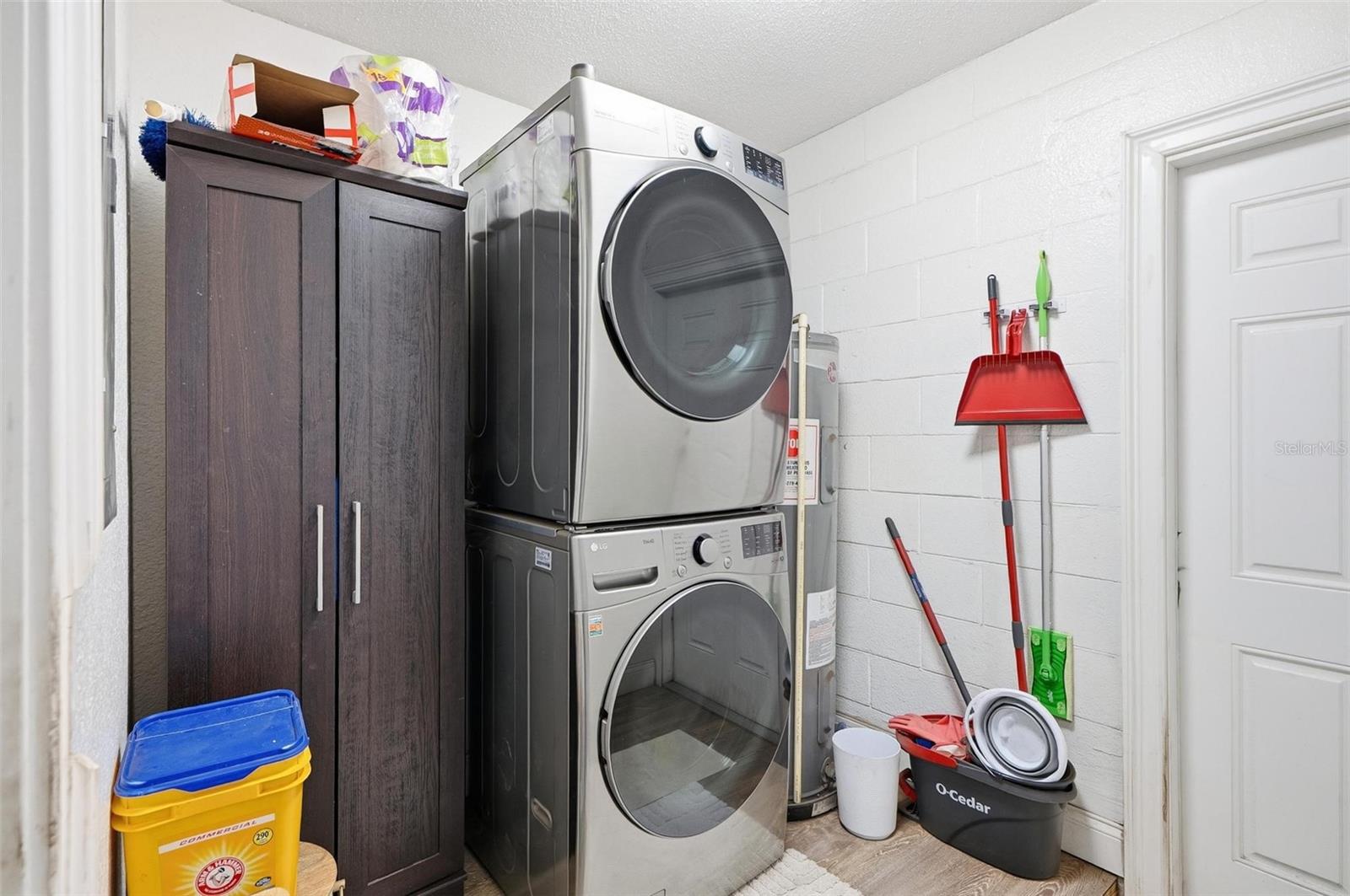 Image 16 of 52 For 428 Longwood Circle