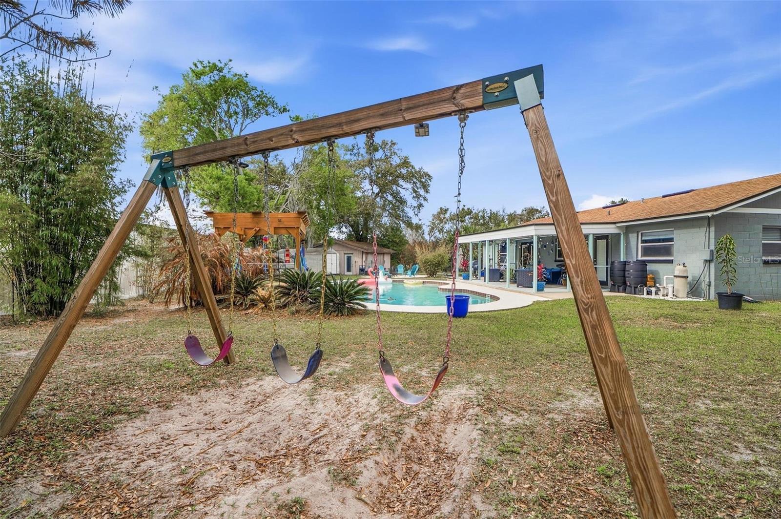 Image 31 of 52 For 428 Longwood Circle