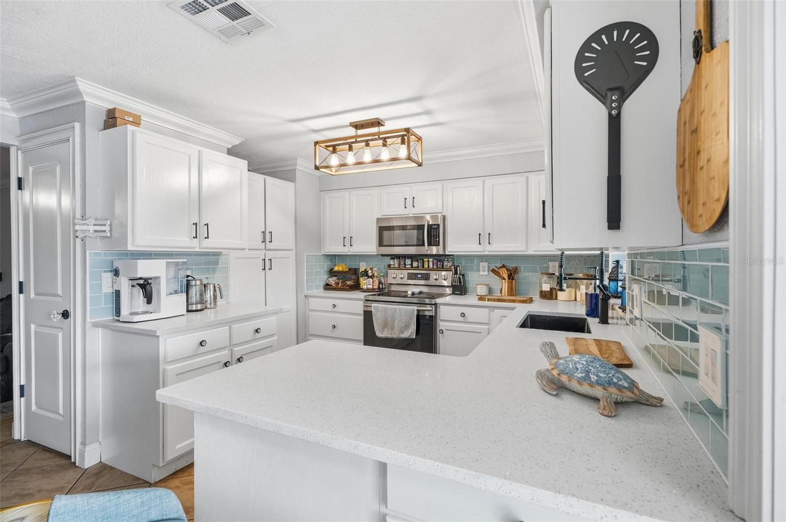 Image 8 of 52 For 428 Longwood Circle